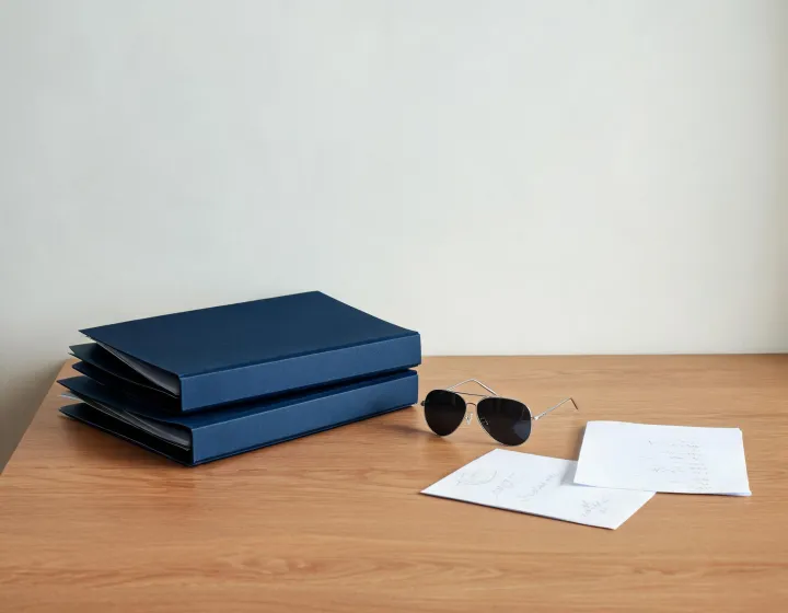 Independent eyewear sourcing desk without factory branding